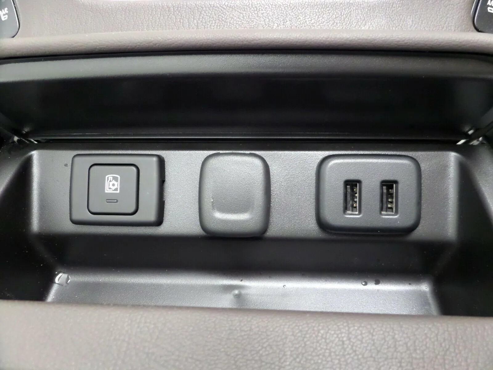 23373857 Floor Center Console Cup Holder Coco Punch Leather Heated Cooled Seat