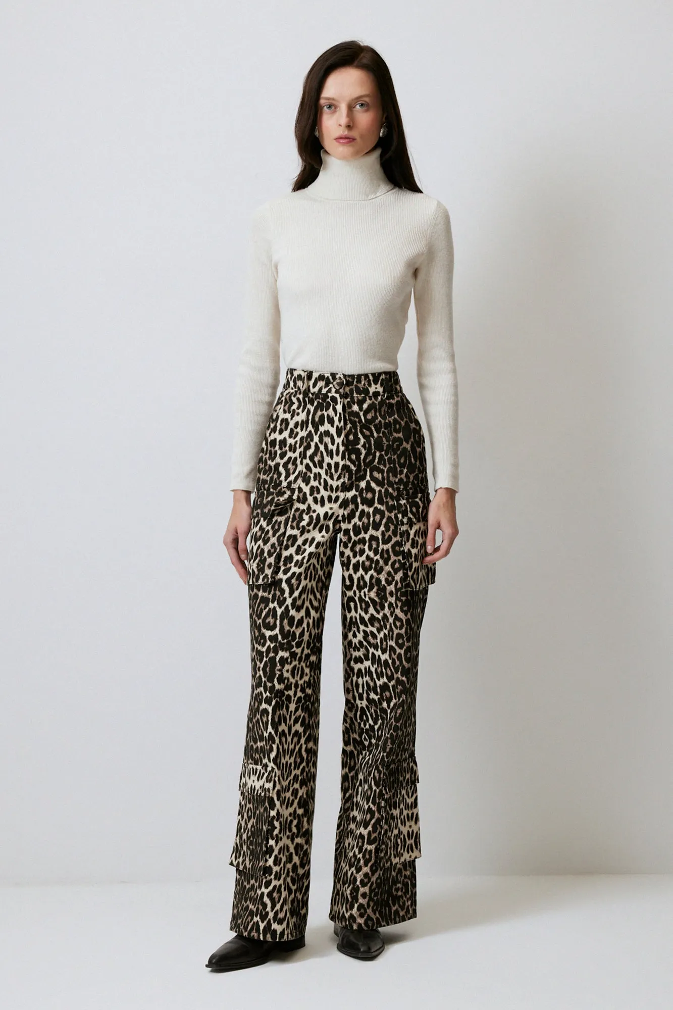 LEOPARD PATTERNED CARGO TROUSERS