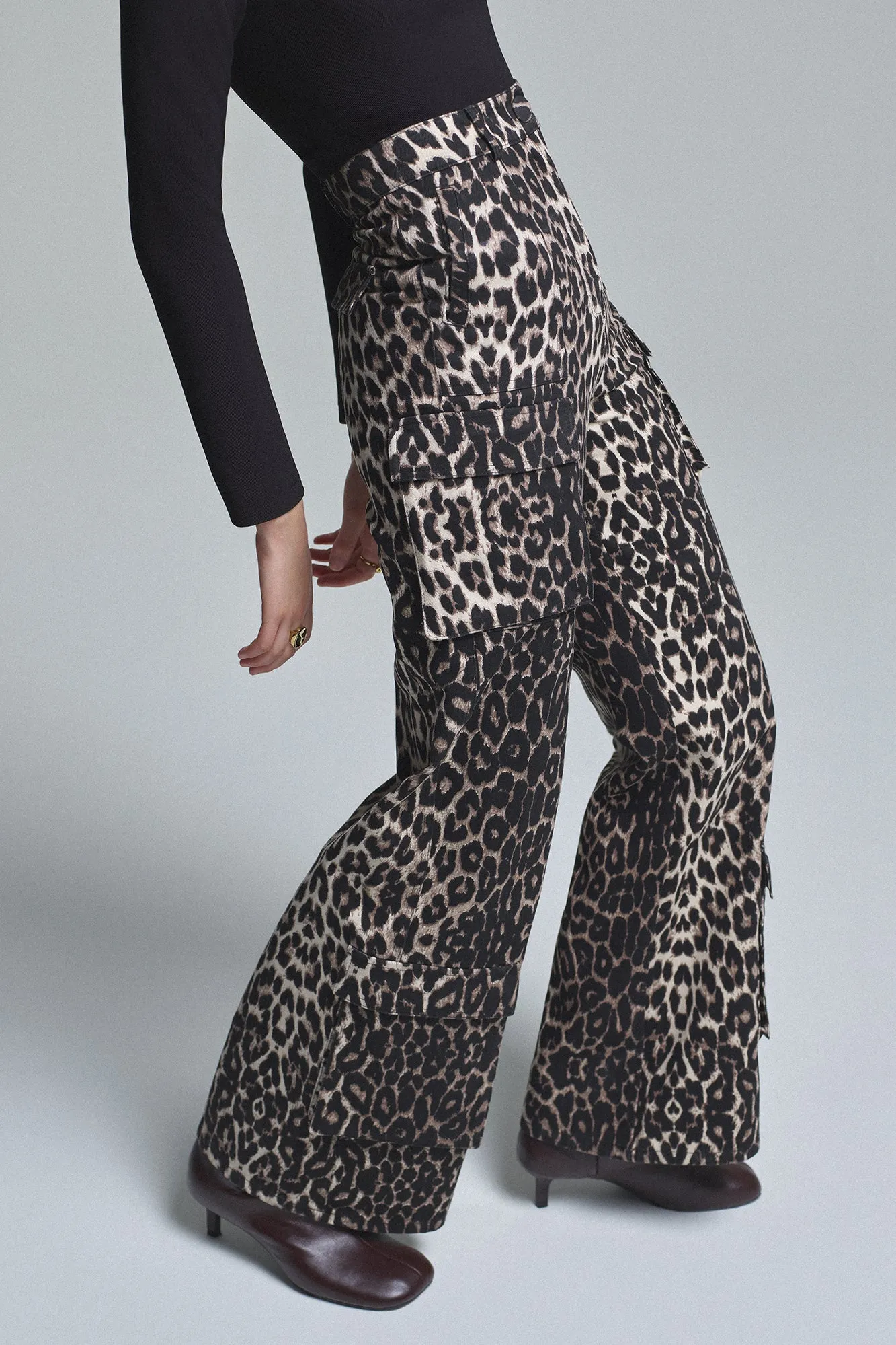 LEOPARD PATTERNED CARGO TROUSERS