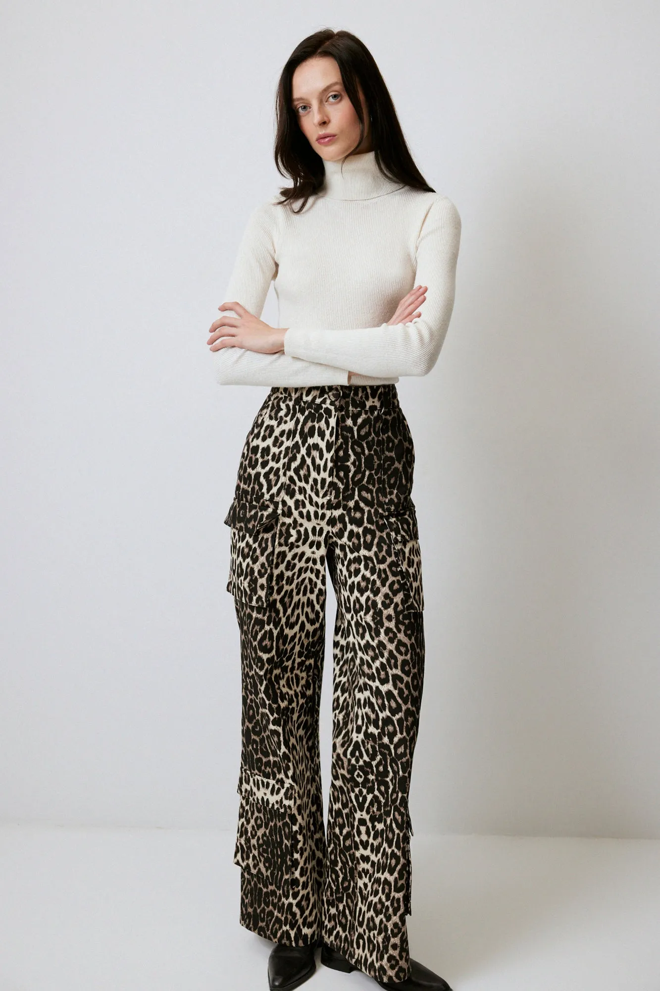 LEOPARD PATTERNED CARGO TROUSERS