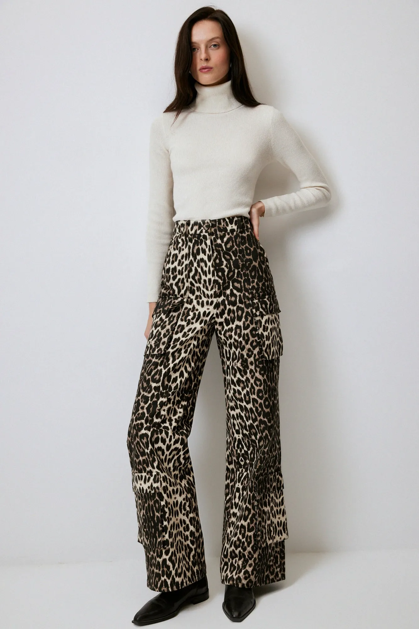 LEOPARD PATTERNED CARGO TROUSERS