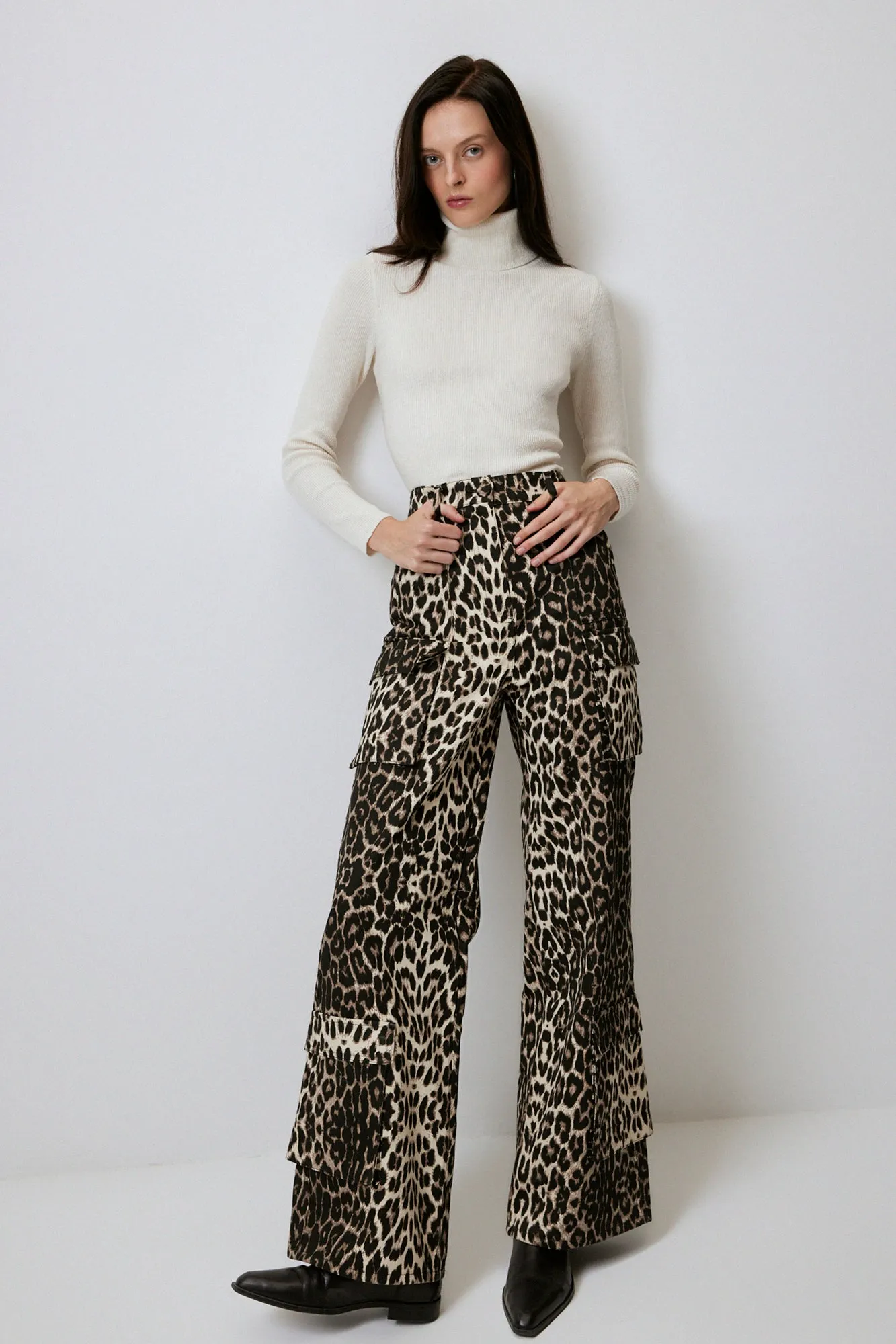 LEOPARD PATTERNED CARGO TROUSERS
