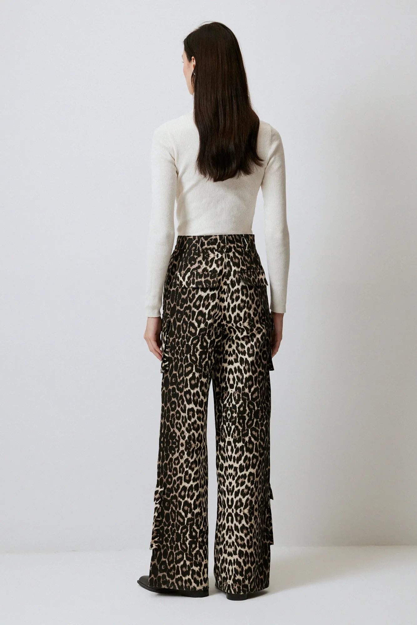 LEOPARD PATTERNED CARGO TROUSERS
