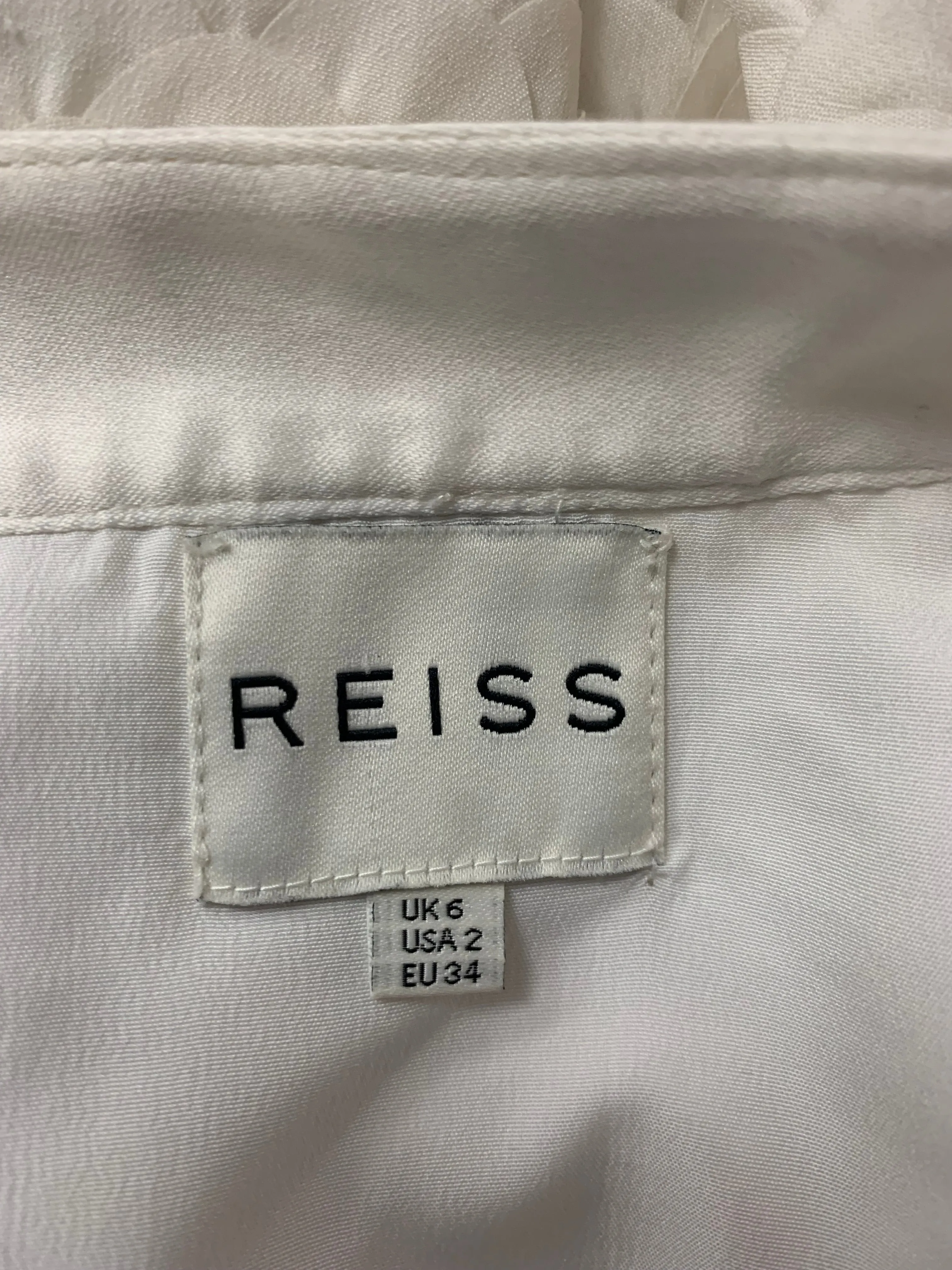 Reiss Size 6 Cream Skirt (Mermaid scolloped)